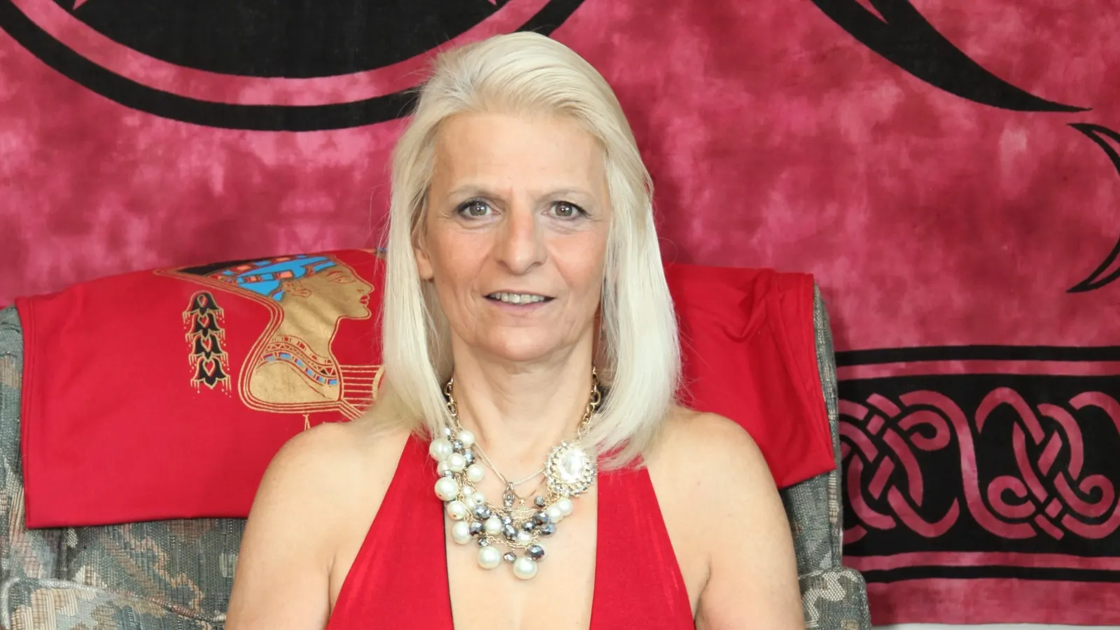 Illiannaval, psychic medium, healer and life coach
